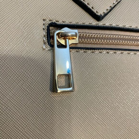 Marilyn Monroe “MM” Nude colored Handbag & Wristlet Set - Picture 7 of 10